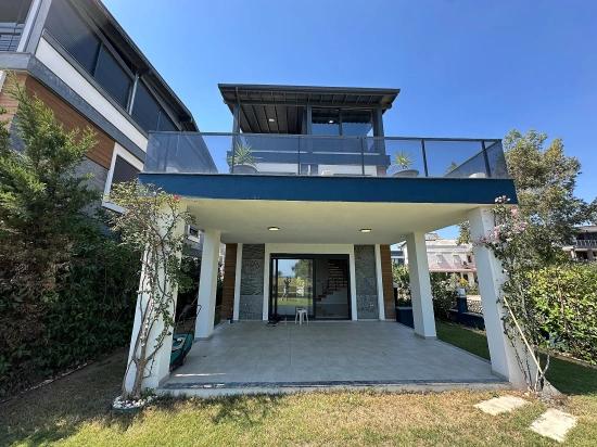 İzmir Seferihisar Ürkmez De Satılık Bahçeli 4+1 Müstakil Villa Denize 60 Metre