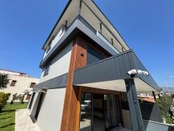 İzmir Seferihisar Ürkmez De Satılık Bahçeli 3+1 Villa Denize 40 Metre