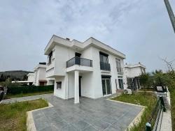 İzmir Seferihisar Doğanbey De Satılık Bahçeli 2+1 Yazlık Villa