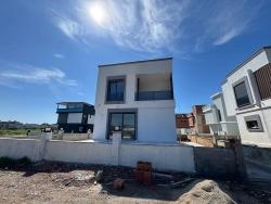 Seferihisar Doğanbey Cumhuriyet Mah. Satılık 2+1 Müstakil Ev - 200 m²