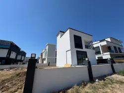 Seferihisar Doğanbey Cumhuriyet Mah. Satılık 2+1 Müstakil ev - 200 m²