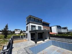Seferihisar Doğanbey Cumhuriyet Mah. Satılık 3+1 Müstakil Ev - 250 m²