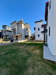 Seferihisar Doğanbey Cumhuriyet Mah. Satılık 3+1 Villa - 180 m²