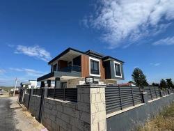 Seferihisar Düzce Mah. Satılık 3+1 Villa - 350 m²