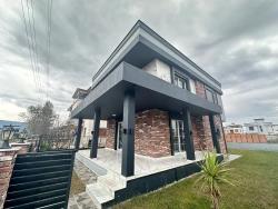 Seferihisar Doğanbey Cumhuriyet Mah. Satılık 3+1 Müstakil Ev - 300 m²
