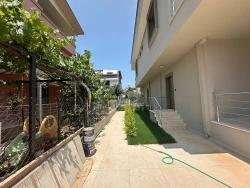 İzmir Seferihisar Doğanbey De Satılık Bahçeli 2+1 Yazlık Villa