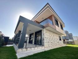 İzmir Seferihisar Doğanbey De Satılık Bahçeli Yazlık 3+1 Müstakil Havuzlu