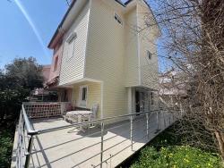 Menderes Özdere Orta Mah. Satılık 3+1 Villa - 150 m²