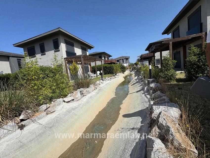 Seferihisar Doğanbey Cumhuriyet Mah. Satılık 3+1 Müstakil Ev - 250 m²
