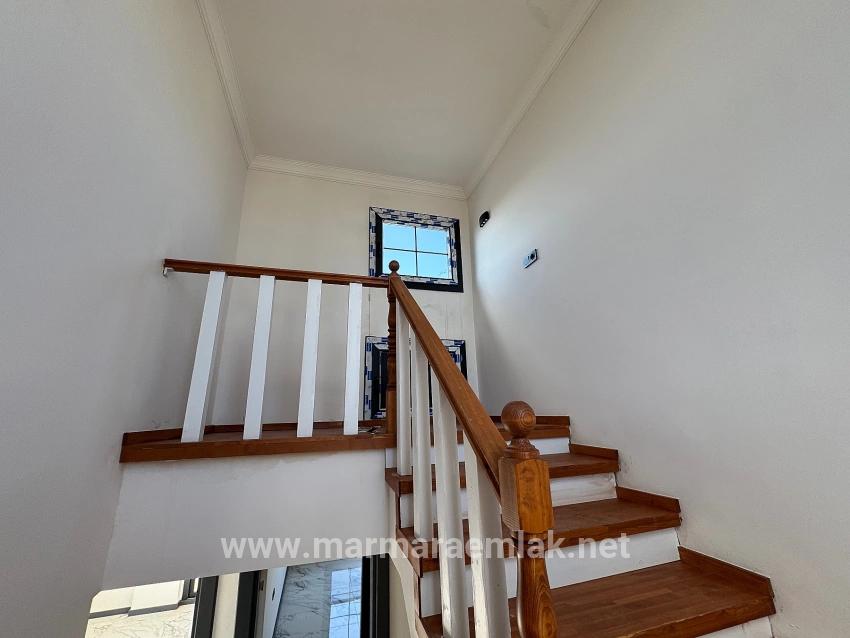 Seferihisar Düzce Mah. Satılık 3+1 Villa - 350 m²