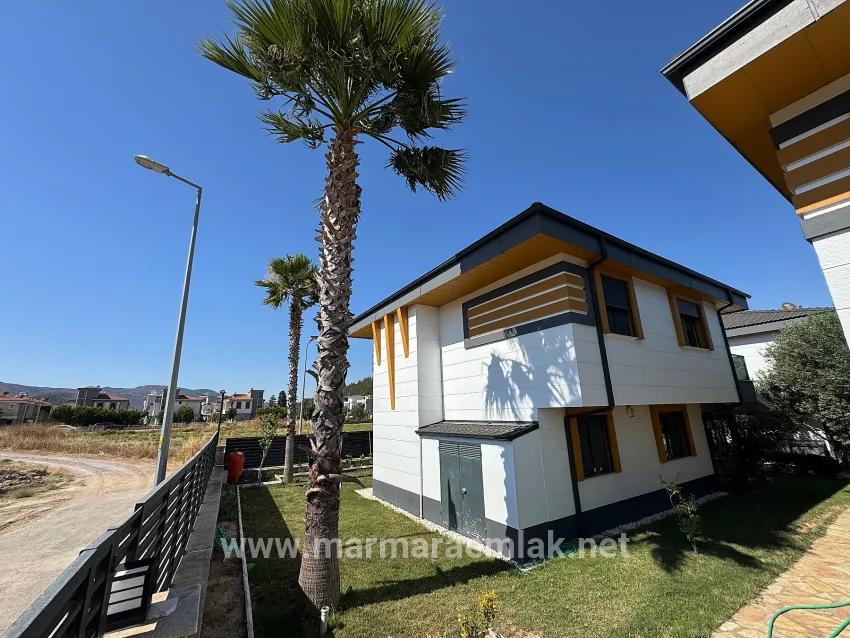 Seferihisar Doğanbey Cumhuriyet Mah. Satılık 3+1 Villa - 290 m²