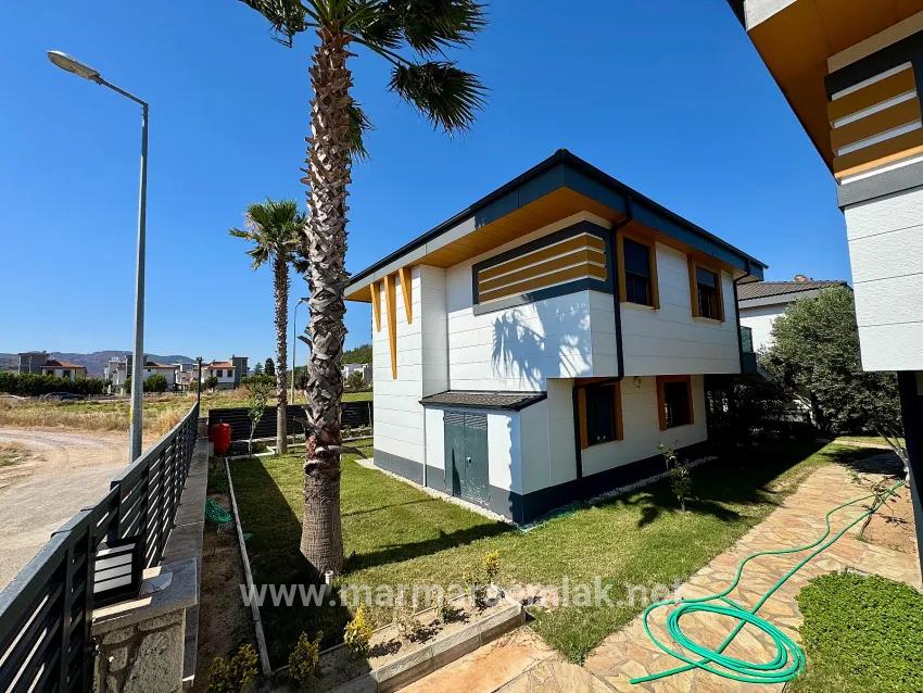 Seferihisar Doğanbey Cumhuriyet Mah. Satılık 3+1 Villa - 290 m²