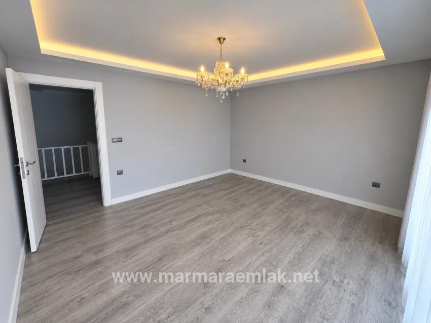 Seferihisar Doğanbey Cumhuriyet Mah. Satılık 3+1 Villa - 290 m²