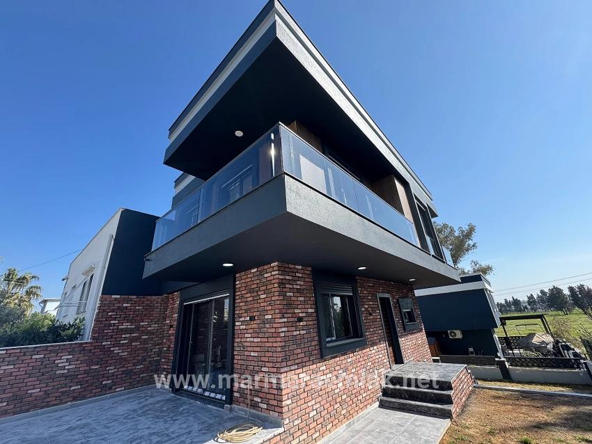 Seferihisar Doğanbey Cumhuriyet Mah. Satılık 3+1 Villa - 200 m²