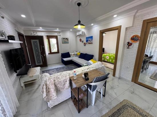 İzmir Seferihisar Doğanbey De Satılık Bahçeli 2+2 Villa