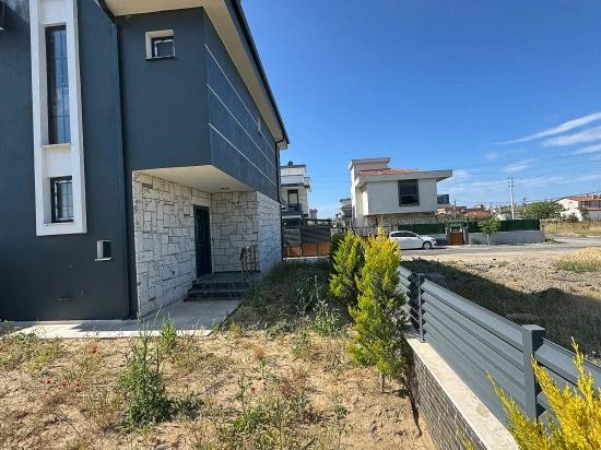 İzmir Seferihisar Da Satılık 3+1 350 M2 İçinde Havuzlu Tek Müstakil Villa