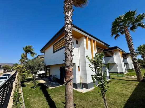 Seferihisar Doğanbey'de Satılık 3+1 Ultra Lüks Havuzlu Villa