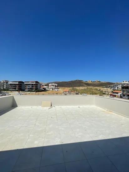 İzmir Seferihisar’da Satılık 4 + 1 Geniş Bahçeli Yazlık Villa