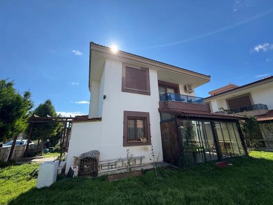 İzmir Seferihisar Doğanbey De Satılık Bahçeli 3+1 Havuzlu Villa