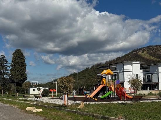 İzmir Seferihisar Doğanbey De Satılık Bahçeli 3+1 Havuzlu Villa