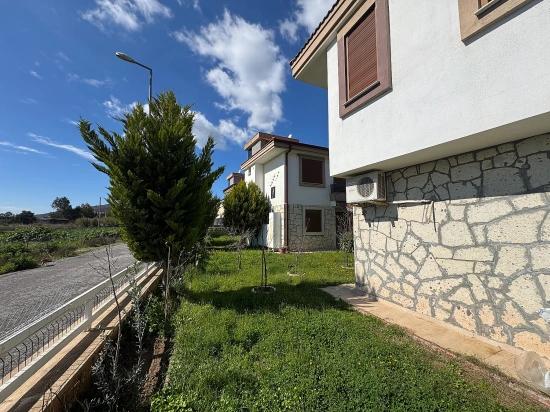 İzmir Seferihisar Doğanbey De Satılık Bahçeli 3+1 Havuzlu Villa