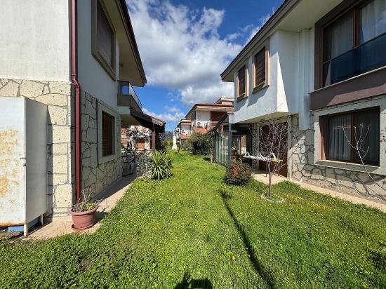 İzmir Seferihisar Doğanbey De Satılık Bahçeli 3+1 Havuzlu Villa