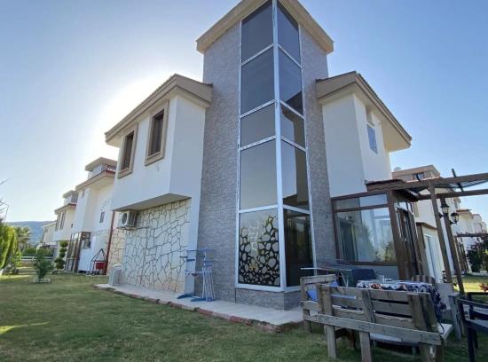 İzmir Seferihisar Doğanbey De Satılık Bahçeli 3+1 Havuzlu Villa