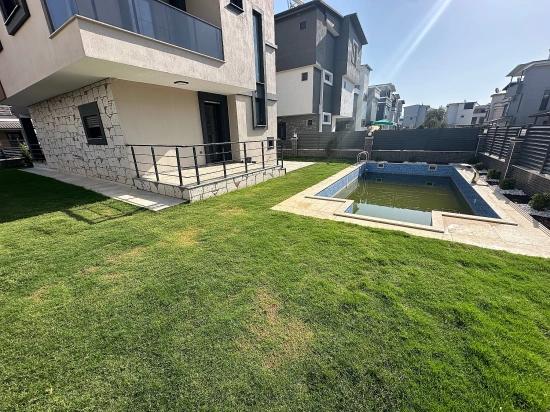 İzmir Seferihisar Doğanbey De Satılık Bahçeli Yazlık 3+1 Müstakil Havuzlu
