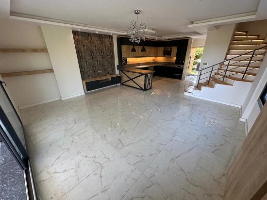 İzmir Seferihisar Ürkmez De Satılık Bahçeli 4+1 Müstakil Villa Denize 60 Metre