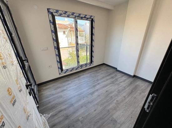 Gümüldür  de Satılık Bahçeli 3+1 Villa Denize 600 Metre Mesafededir